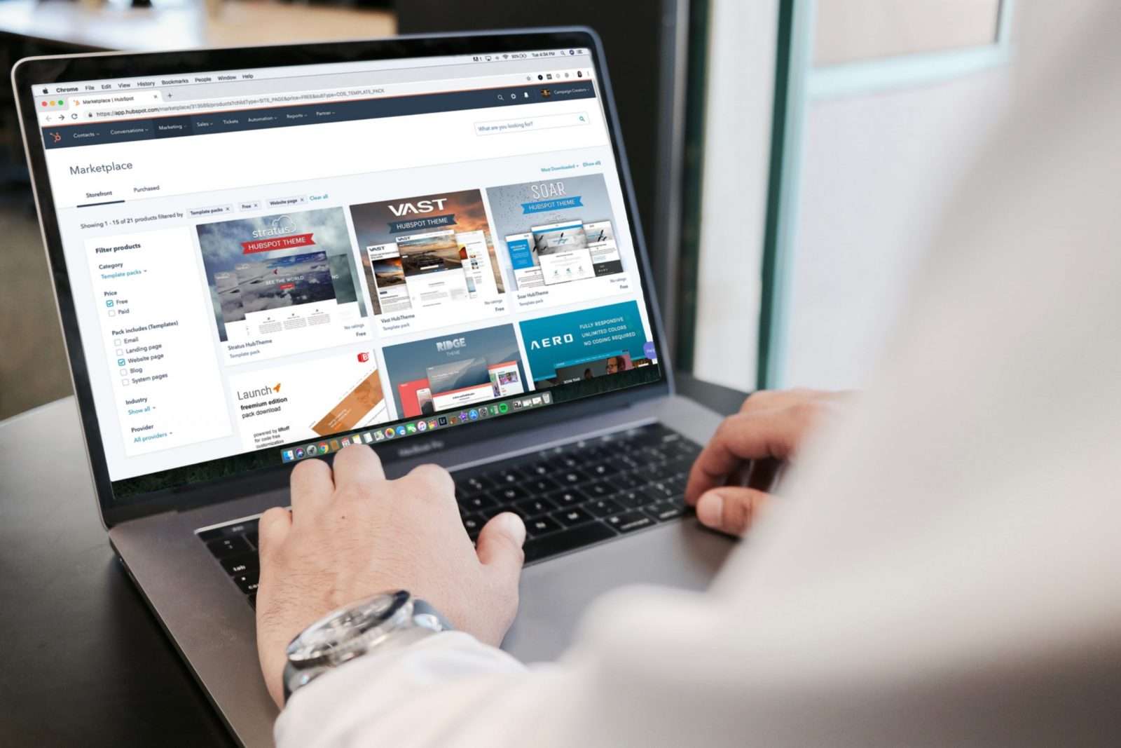Shopping online with the halo effect
