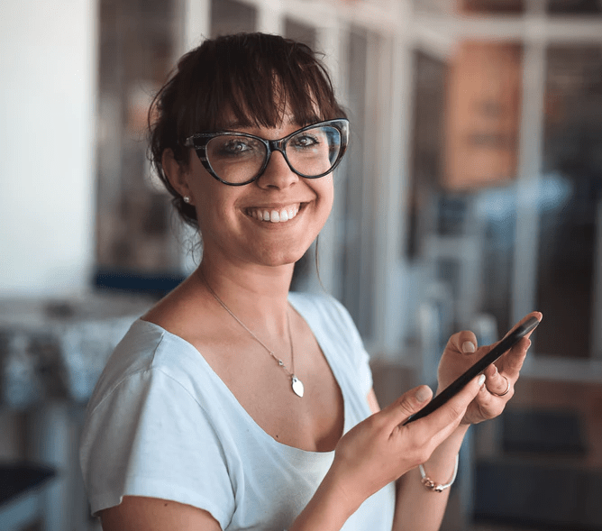 cocktail 1 Woman happy to have personalized marketing